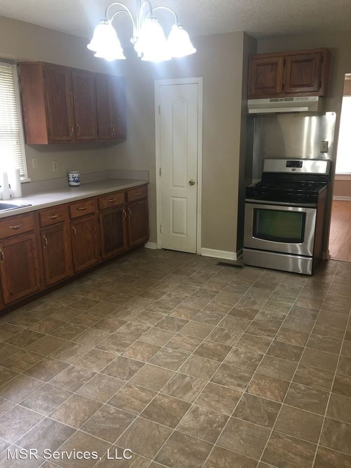 225 S High St - Photo 3 of 15