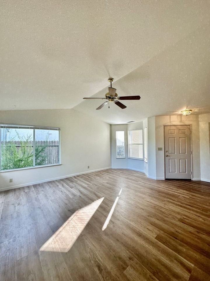 2056 Imperial Ave - Photo 3 of 21