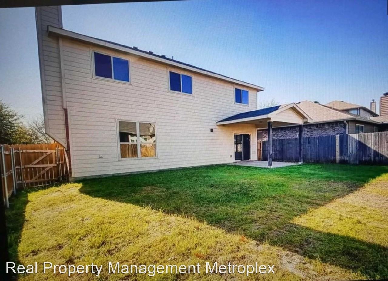 12620 Summerwood Dr - Photo 3 of 16