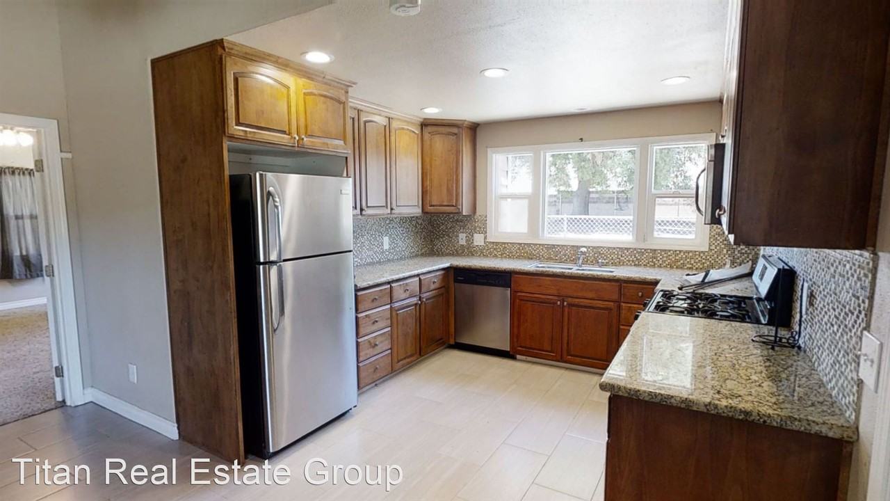 12199 15th St - Photo 2 of 19
