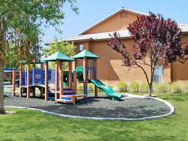 Alexander Gardens - Photo 2 of 17