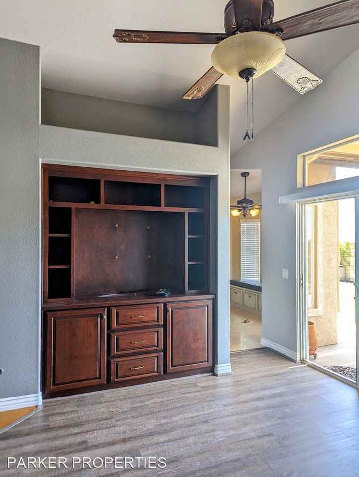 2417 Columbine Dr - Photo 3 of 28