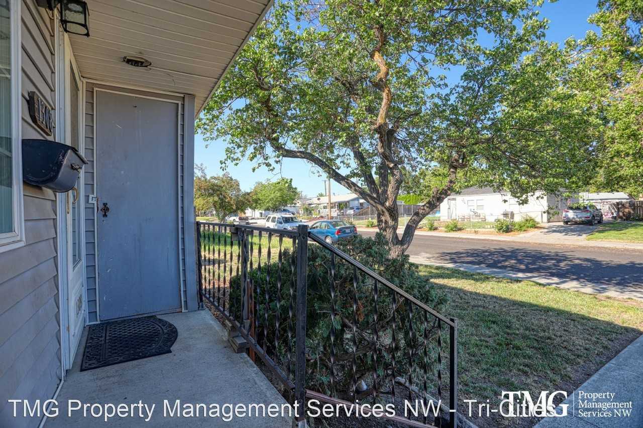 1308 Totten Ave - Photo 3 of 24