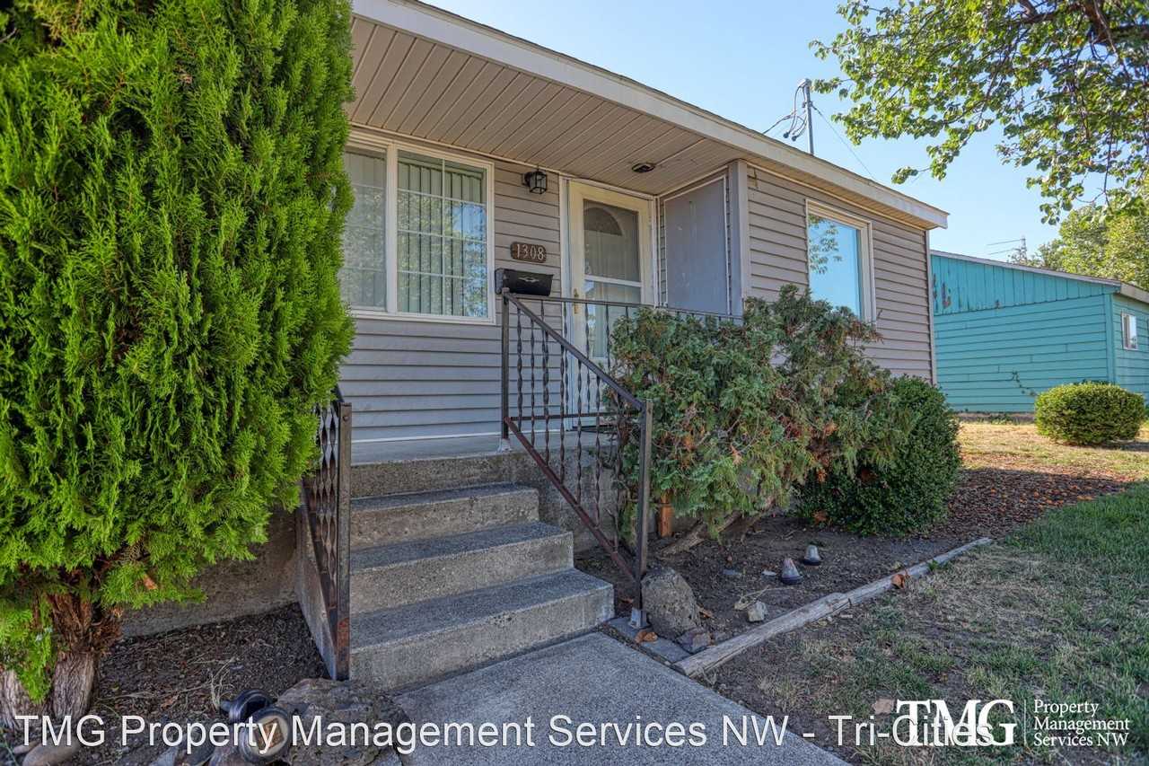 1308 Totten Ave - Photo 2 of 24