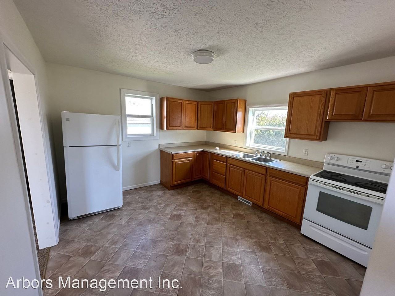 514 N Broad St - Photo 2 of 8