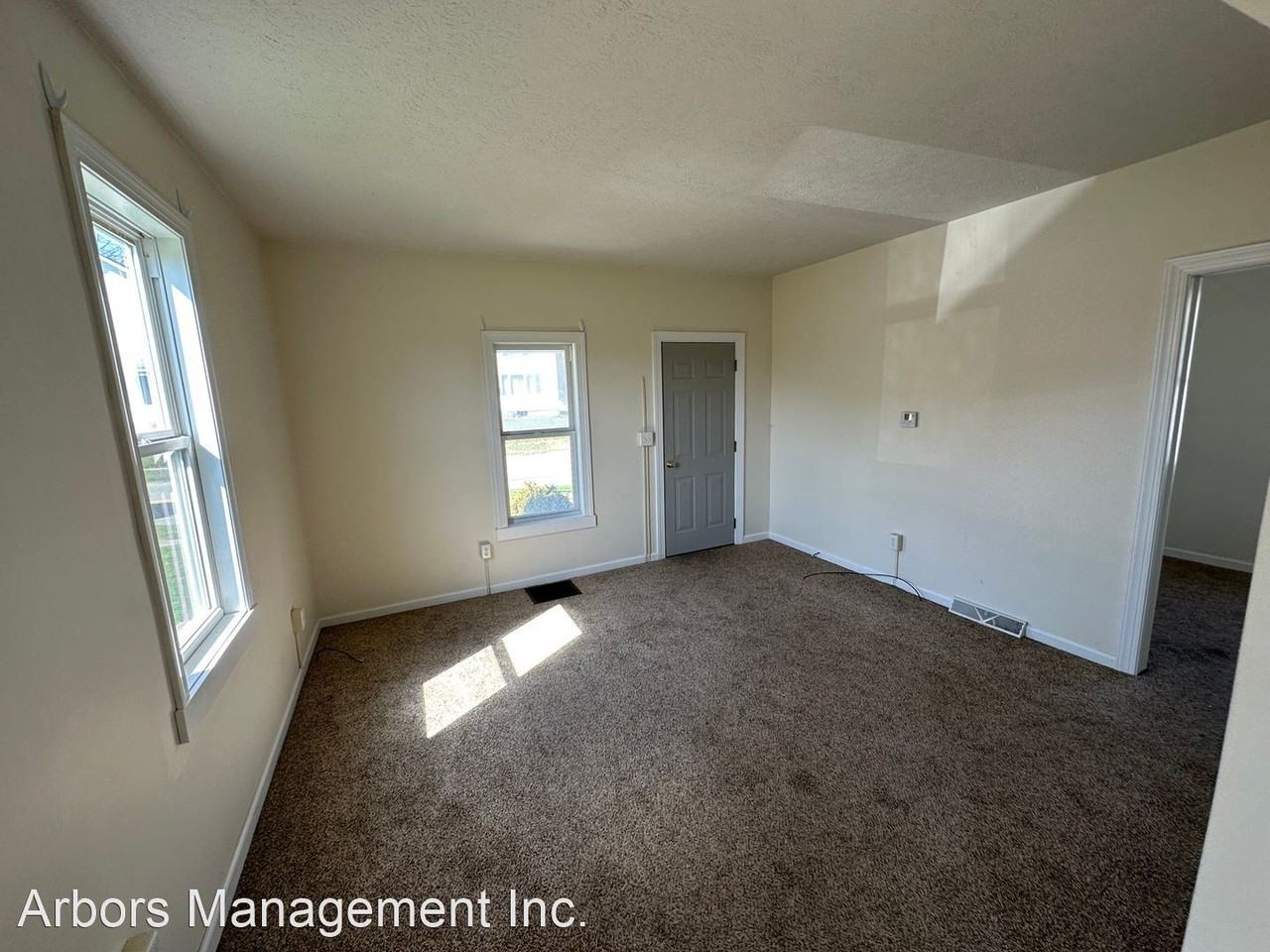 514 N Broad St - Photo 3 of 8