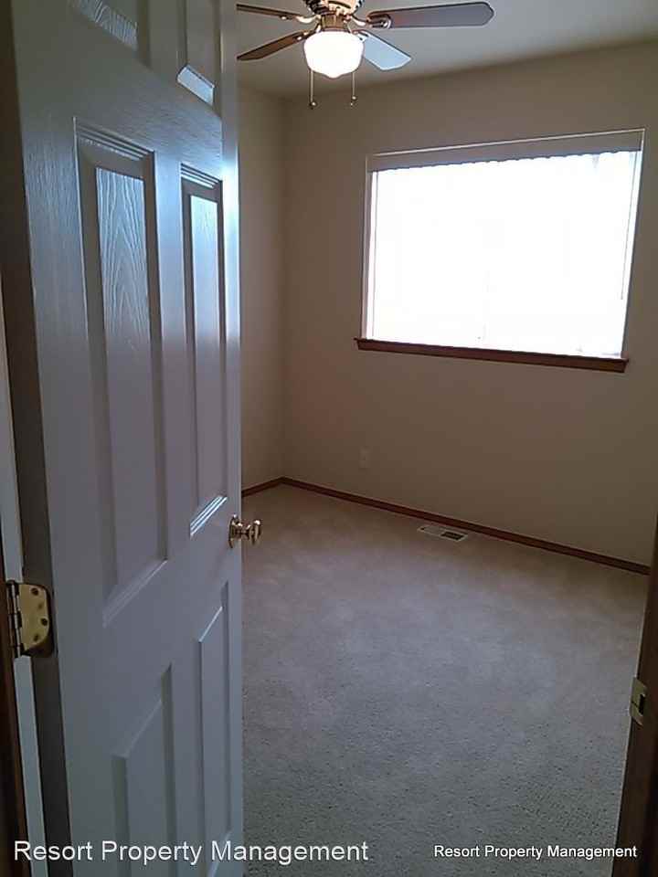 2045 W Rousseau Dr - Photo 2 of 15