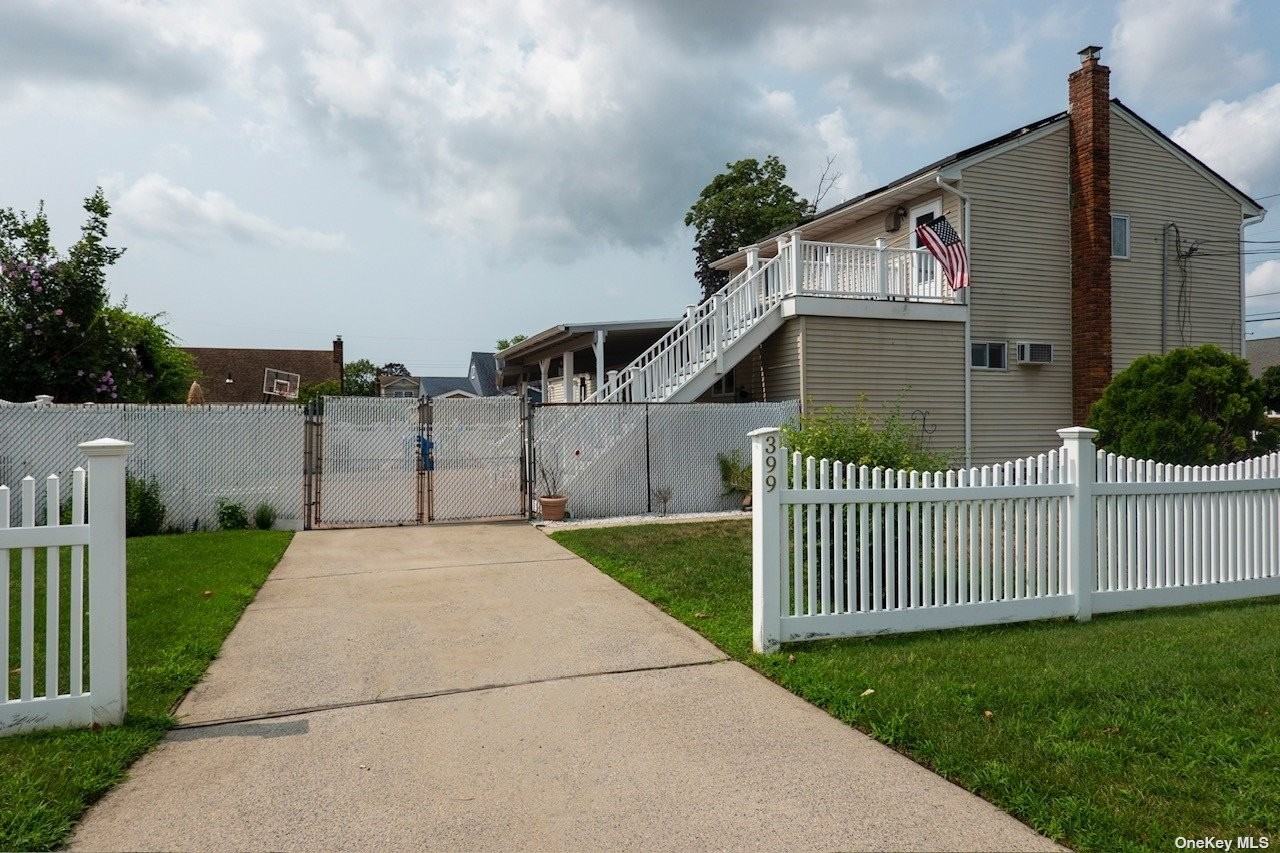 399 33rd St - Photo 2 of 12