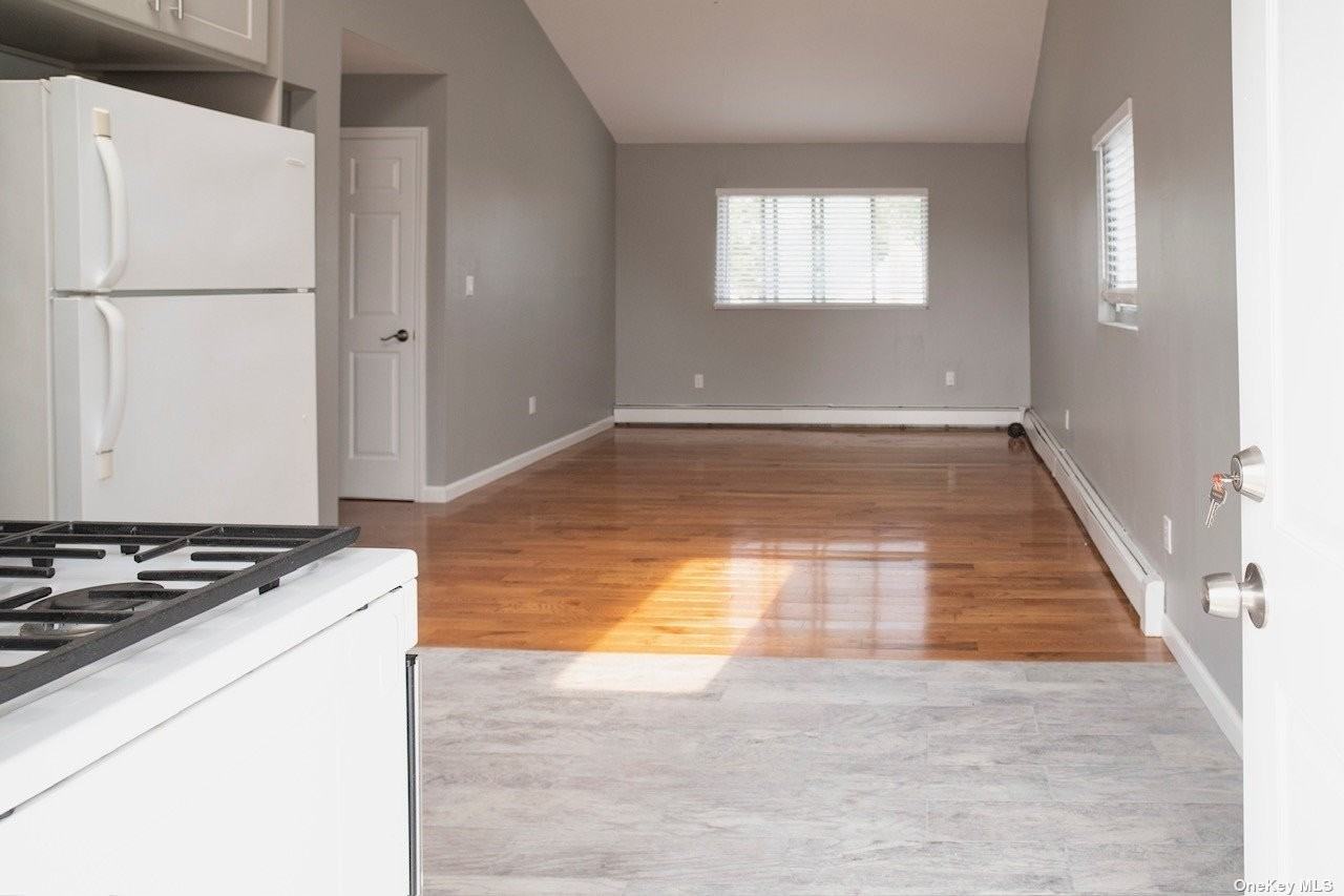 399 33rd St - Photo 3 of 12