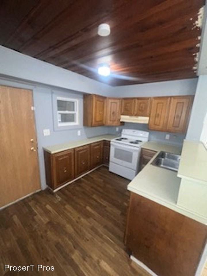 106 W Maryland St - Photo 3 of 13