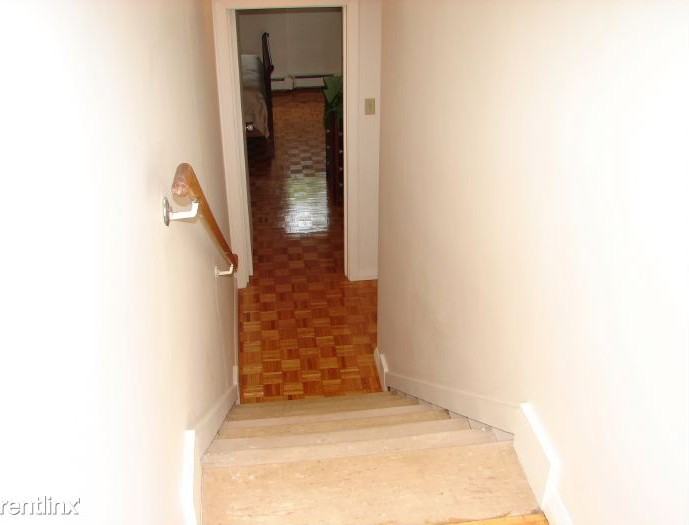 125 Chiswick Rd - Photo 2 of 24