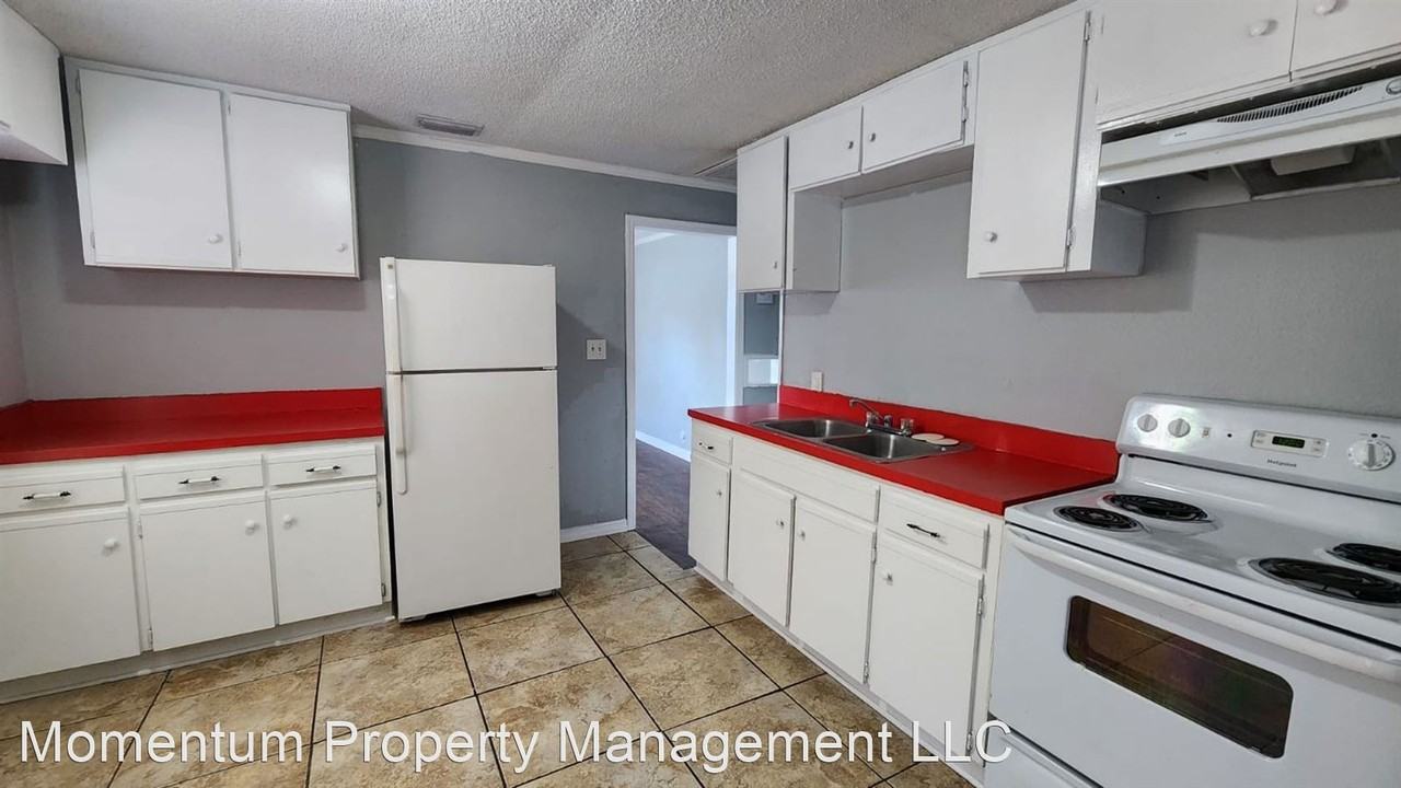1124 N Brunnell Pkwy - Photo 3 of 7