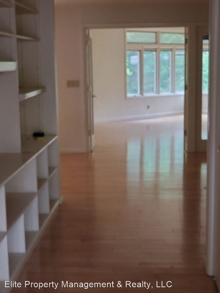 104 Seminole Dr - Photo 3 of 19