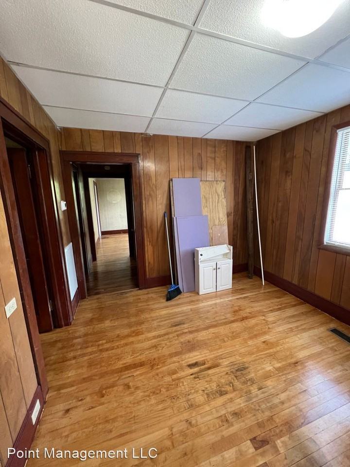 1126 Moore St Se - Photo 2 of 19
