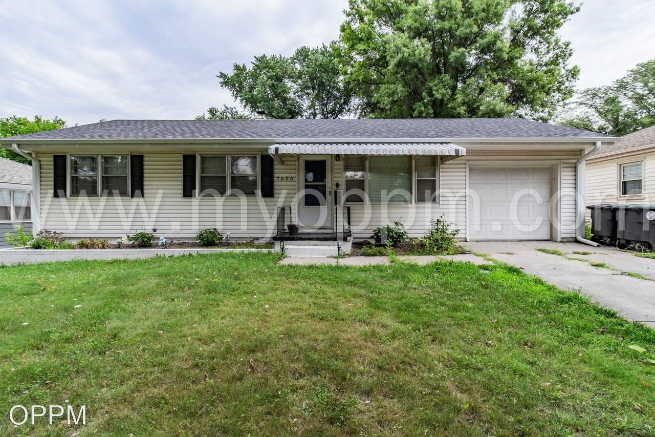 7506 Grover St - Photo 2 of 28