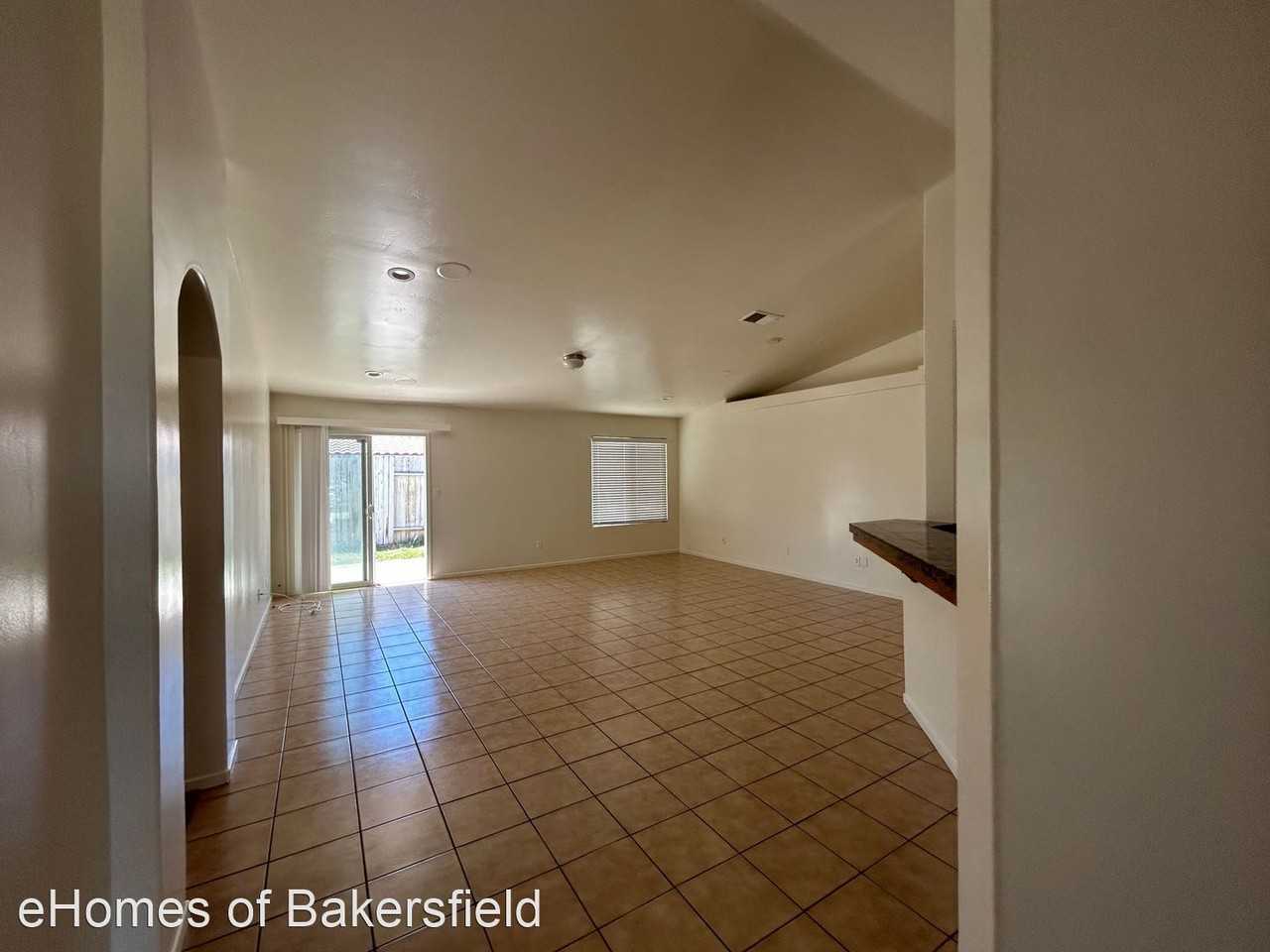 2203 Macau St - Photo 3 of 23