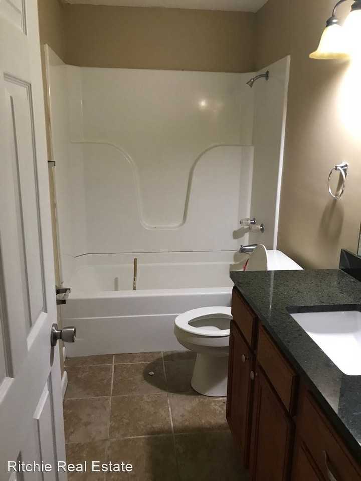 501 Cummins St - Photo 2 of 7