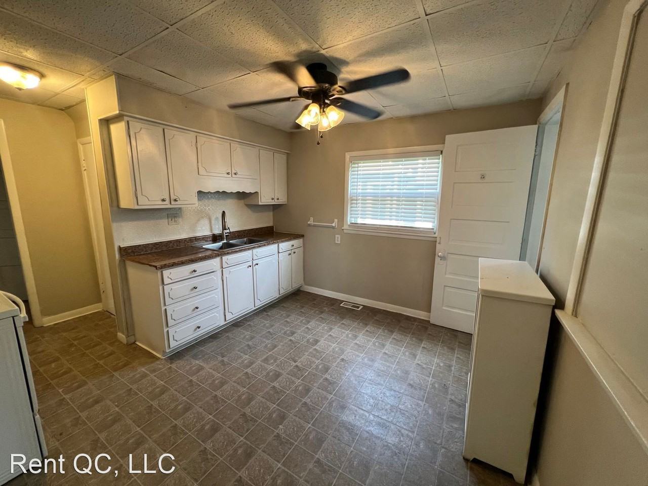 1706 9th St - Photo 3 of 15