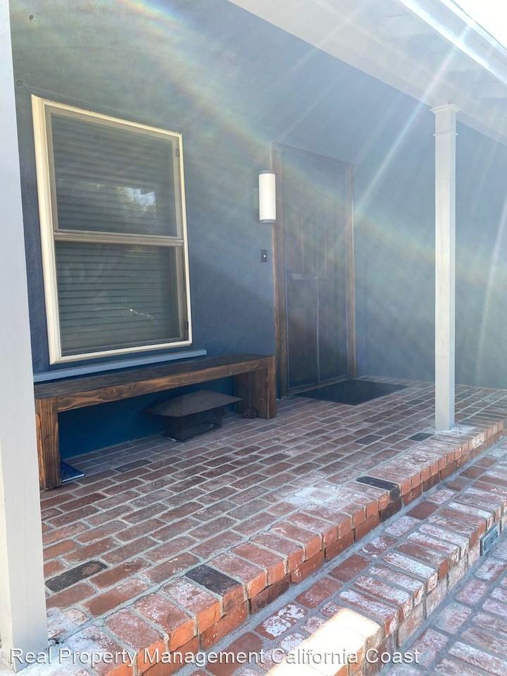 1107 E Walnut Ave - Photo 2 of 12