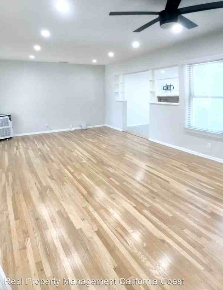 1107 E Walnut Ave - Photo 3 of 12