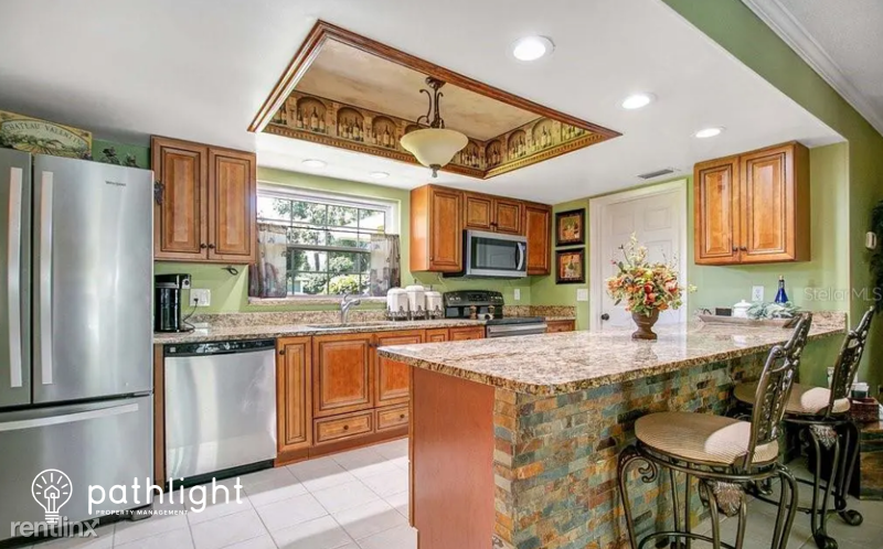 1343 Freymark St - Photo 2 of 12