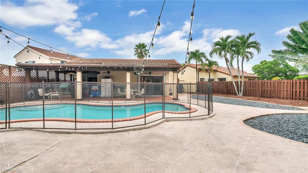 13218 Sw 9th Ln - Photo 3 of 24