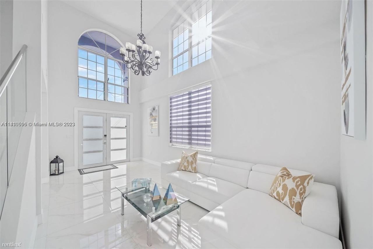 3436 Sw 88th Pl - Photo 2 of 32