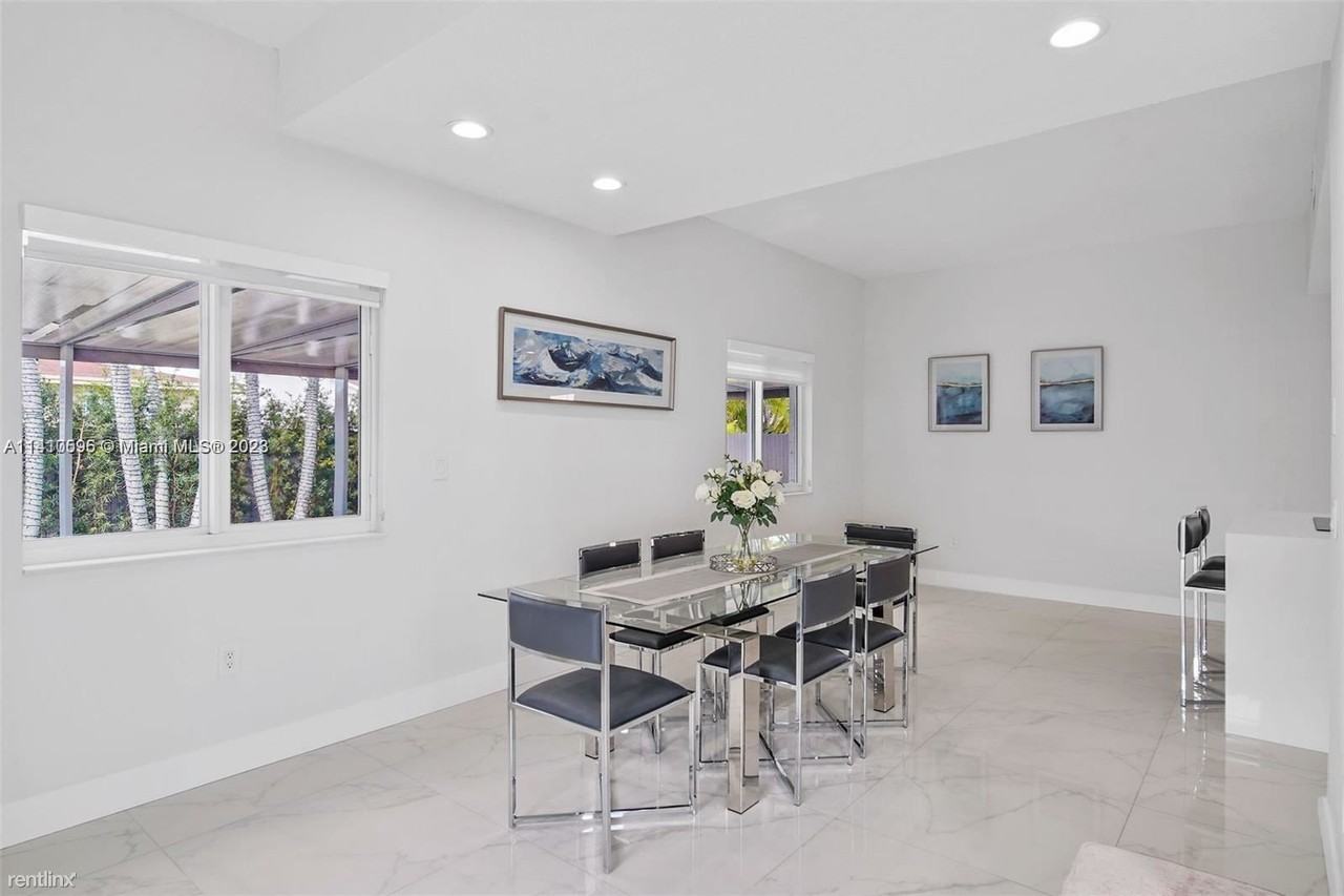 3436 Sw 88th Pl - Photo 3 of 32