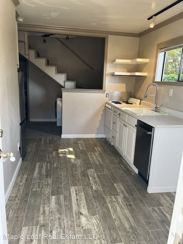 3700 Wallingford Ave N #B - Photo 3 of 23