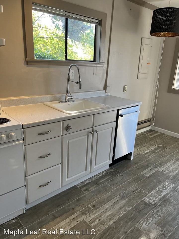 3700 Wallingford Ave N #B - Photo 2 of 23