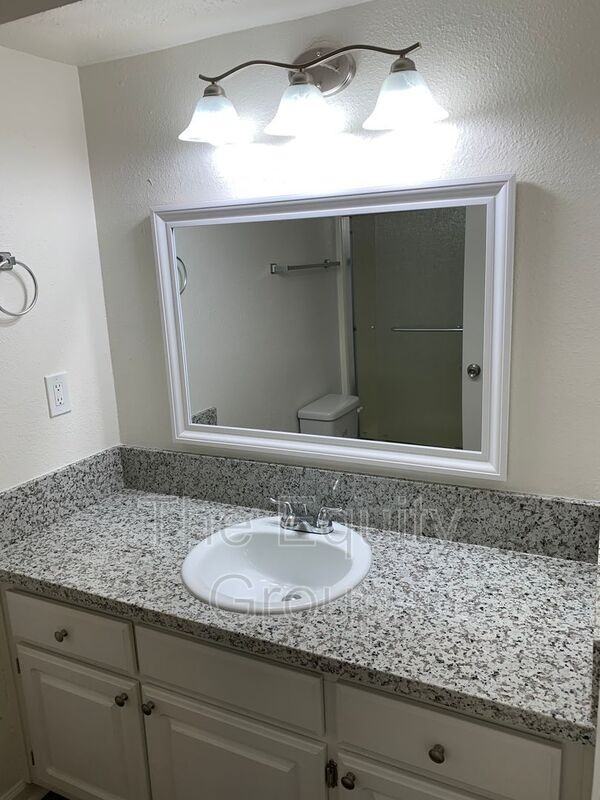 3906 W Meadow Ave - Photo 3 of 17