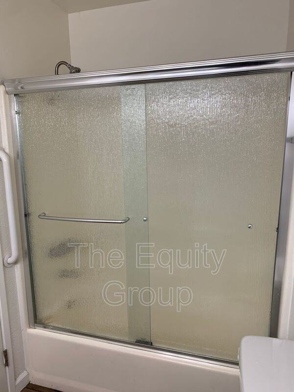 3906 W Meadow Ave - Photo 4 of 17