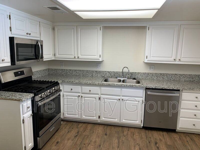 3906 W Meadow Ave - Photo 7 of 17