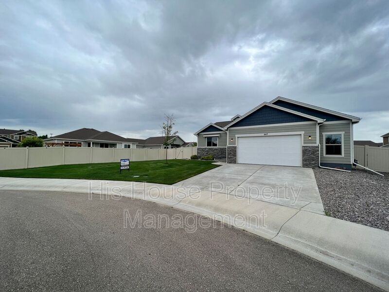 647 Cimarron Ct - Photo 2 of 39