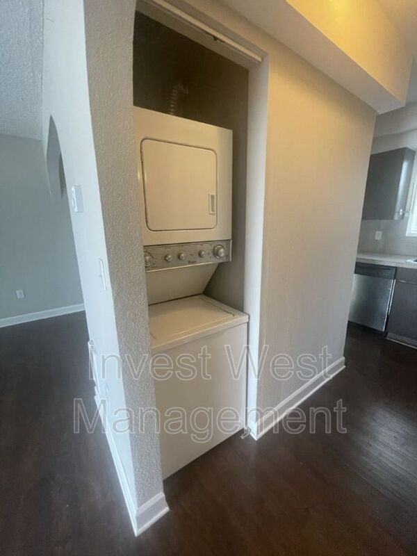 3015 Estreet - Photo 6 of 15
