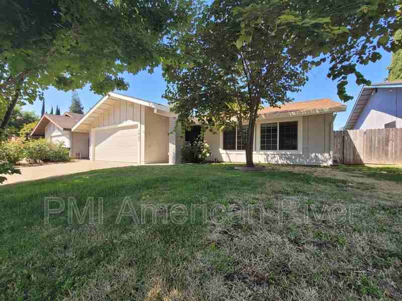 2425 Rio Bravo Cir - Photo 2 of 17