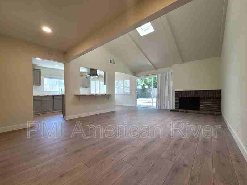 2425 Rio Bravo Cir - Photo 3 of 17