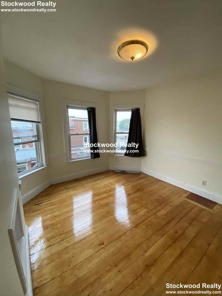 861 Dorchester Ave #3 - Photo 2 of 39