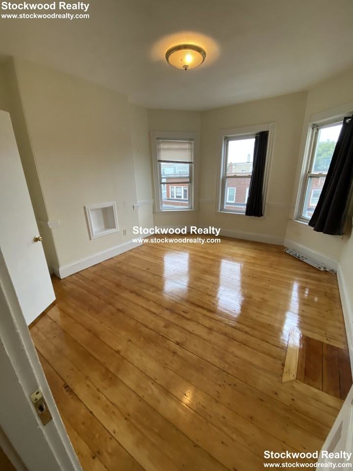 861 Dorchester Ave #3 - Photo 3 of 39