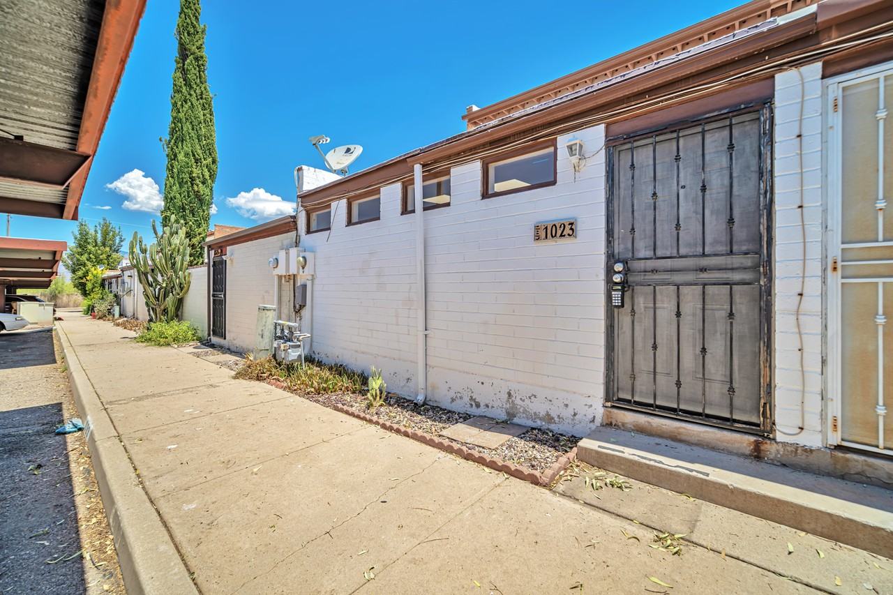 1023 N Bedford Dr - Photo 3 of 25