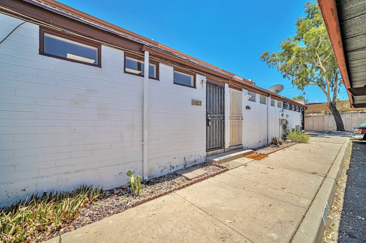 1023 N Bedford Dr - Photo 4 of 25