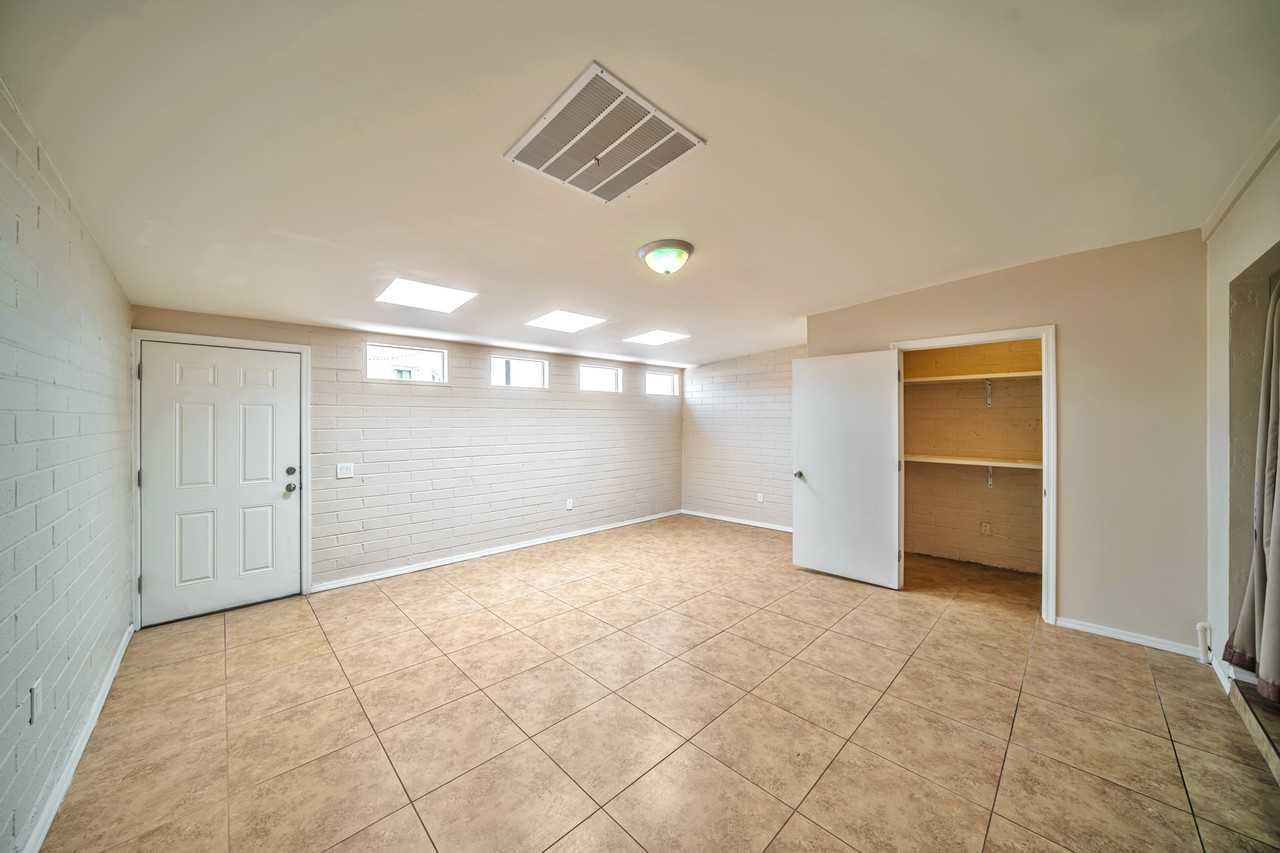 1023 N Bedford Dr - Photo 7 of 25