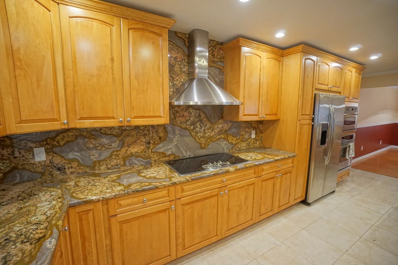 15903 Dover Cliffe Dr - Photo 3 of 18