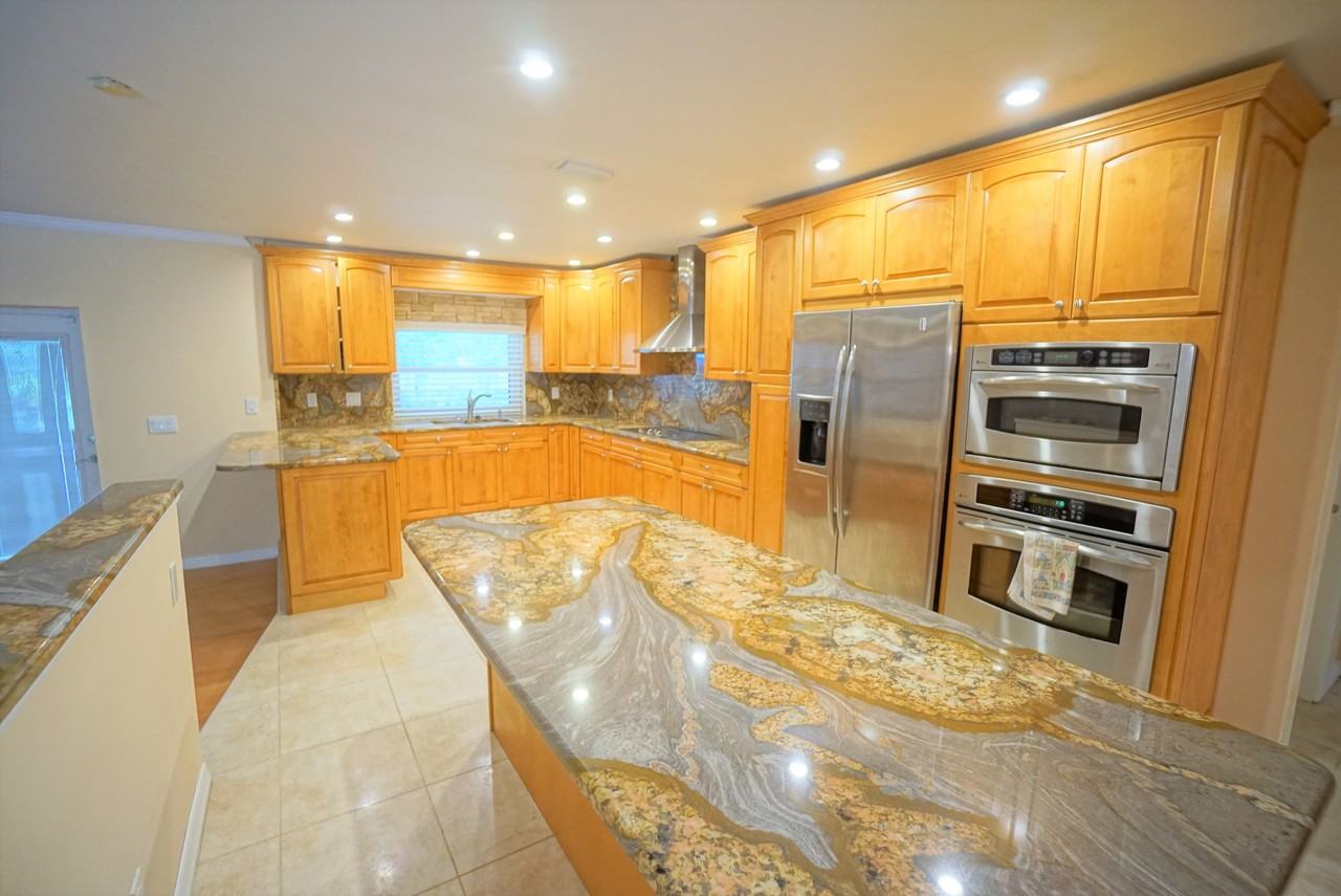 15903 Dover Cliffe Dr - Photo 4 of 18