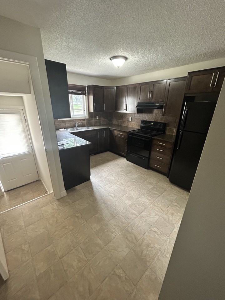 15 Columbia Blvd W - Photo 2 of 7