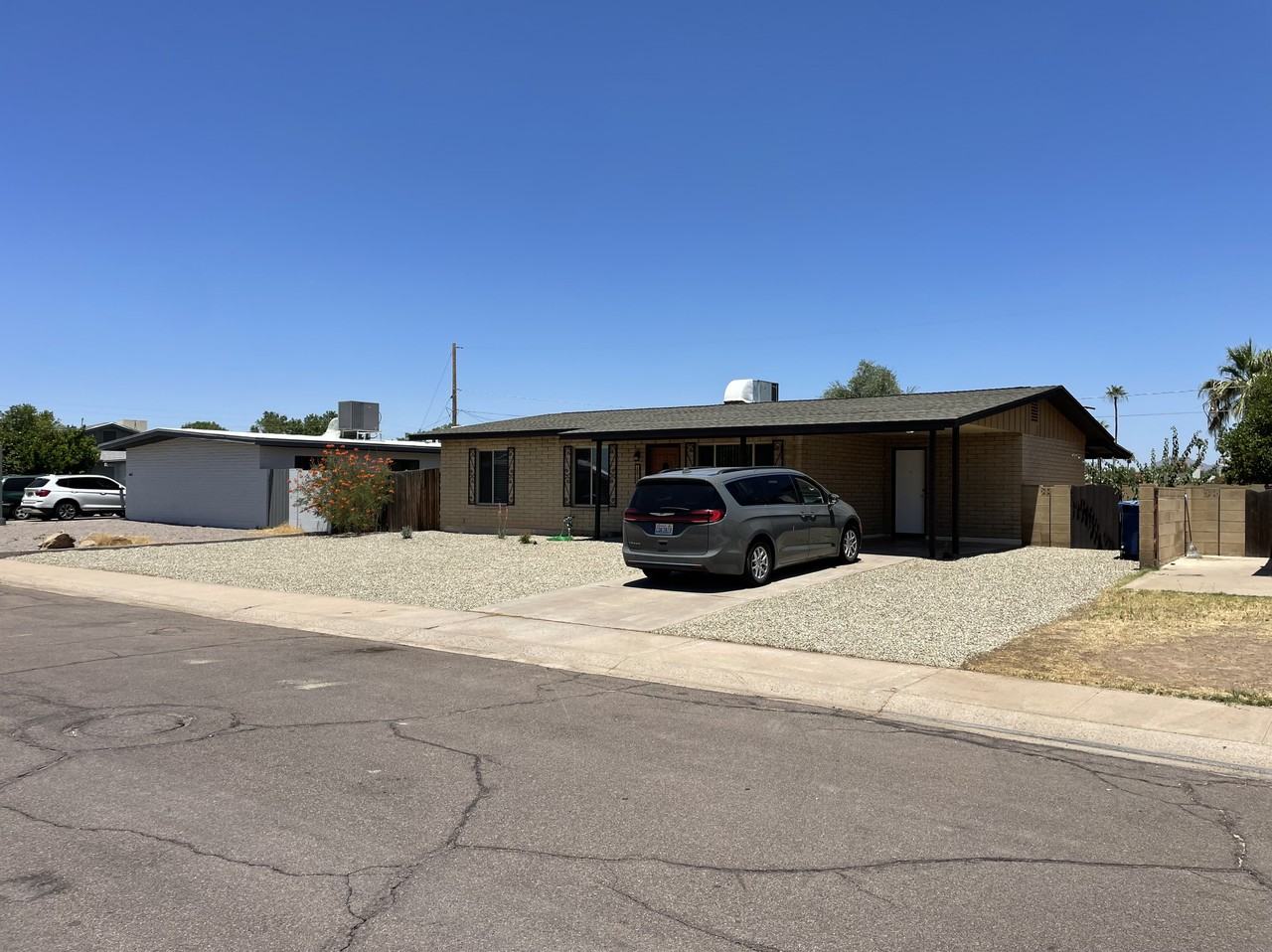 1618 E Gaylon Dr - Photo 2 of 32