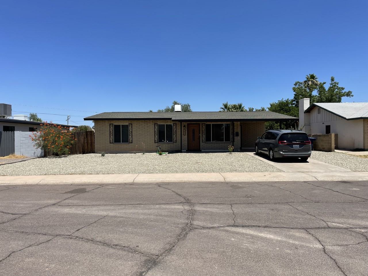 1618 E Gaylon Dr - Photo 3 of 32
