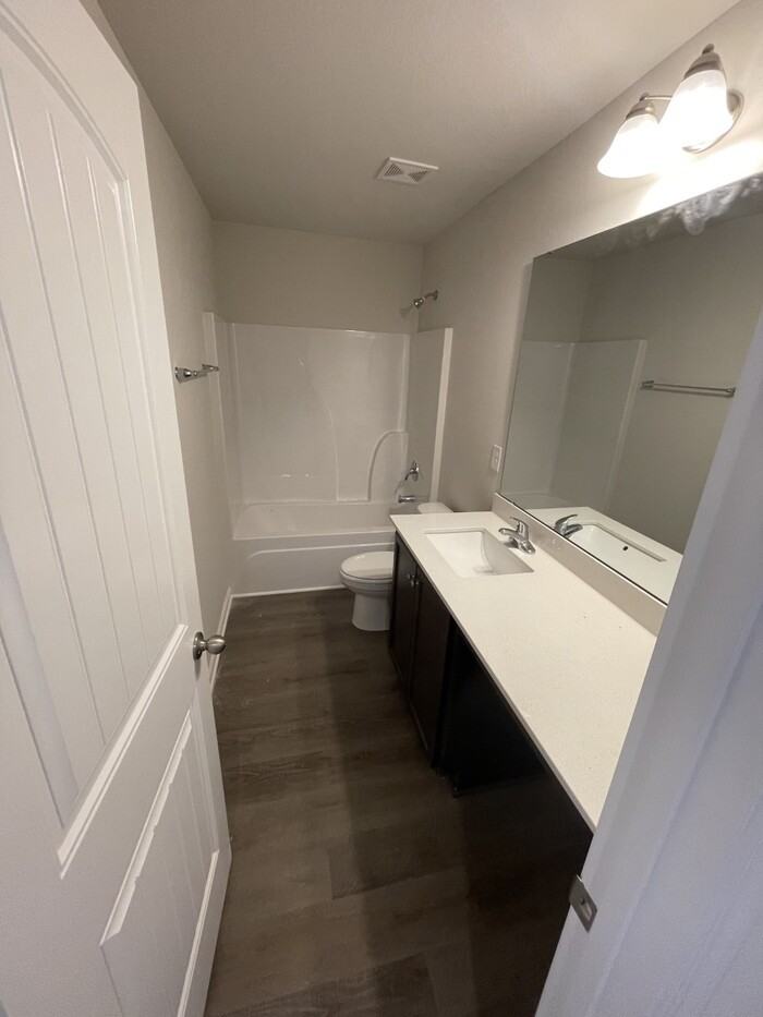 1077 Peony Ln - Photo 2 of 9