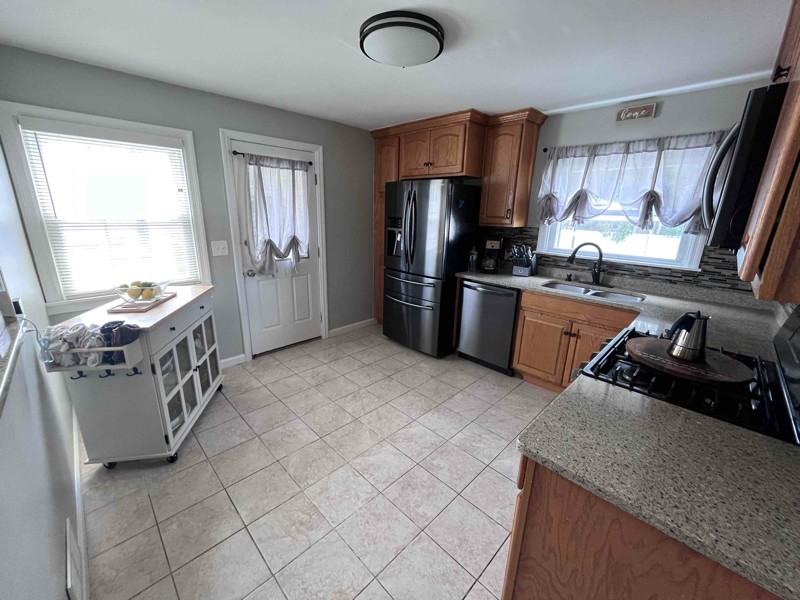 507 W Oak St - Photo 3 of 30