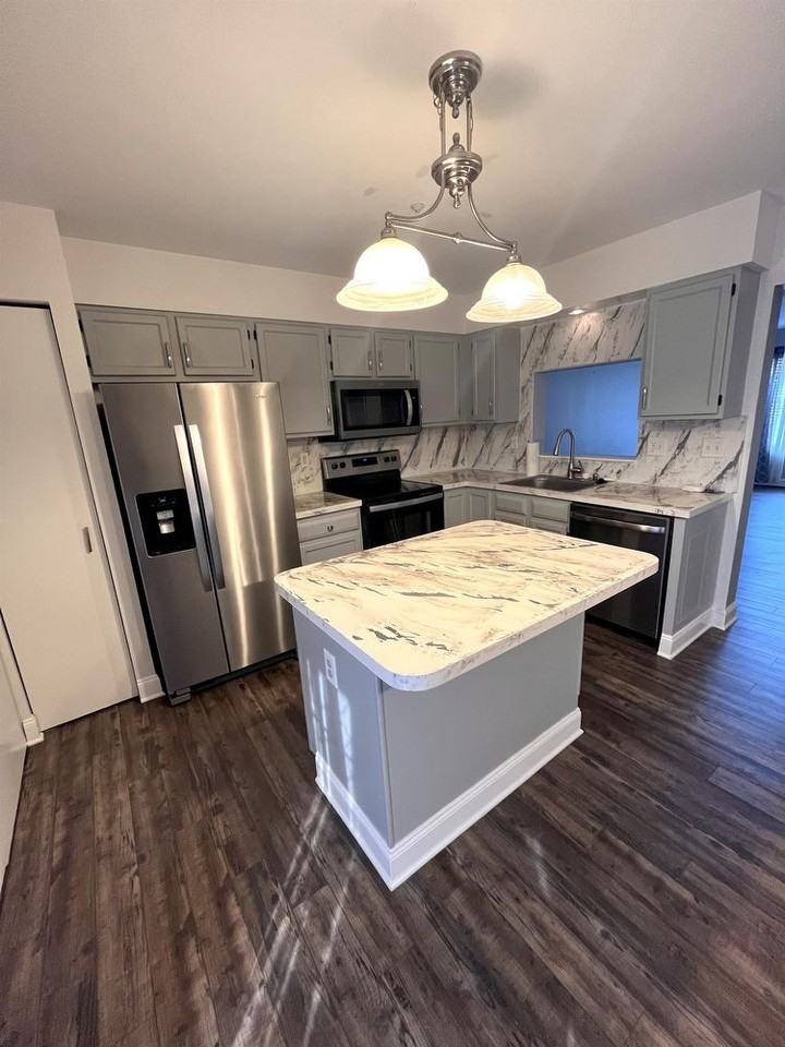 411 Old Oak Pl - Photo 2 of 22